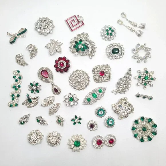 Large green clear rhinestone floral starburst brooch, Christmas NY Collection - Picture 8 of 8